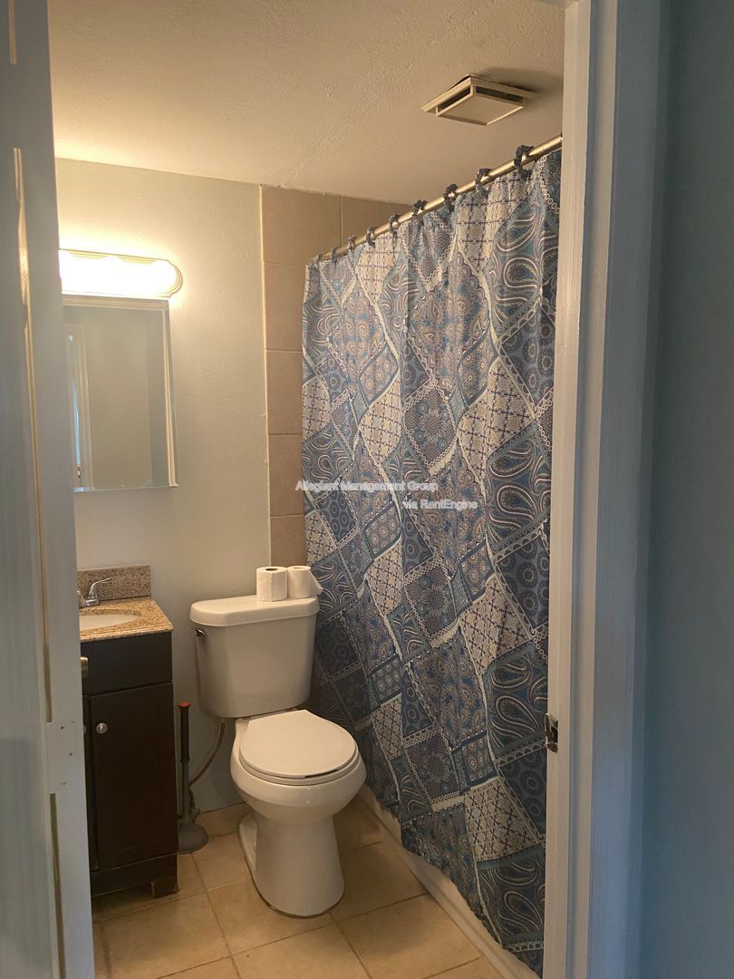 Available Now! 1/1 apartment conveniently located in Downtown Kissimmee property image