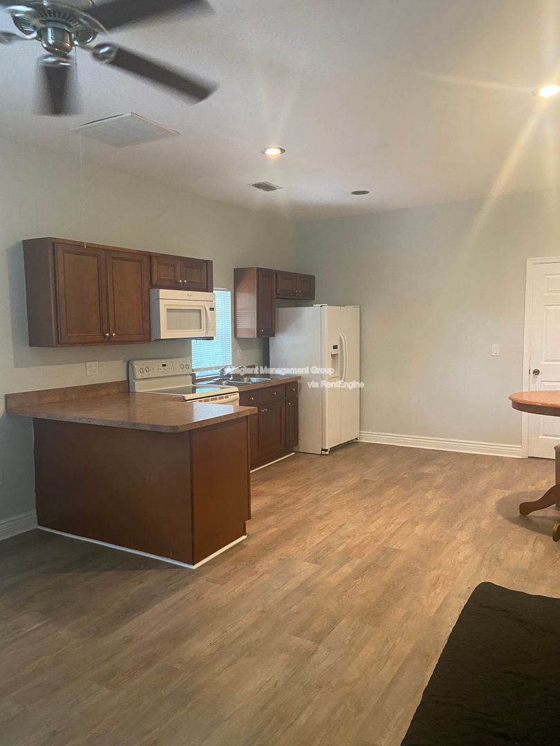 Available Now! 1/1 apartment conveniently located in Downtown Kissimmee property image