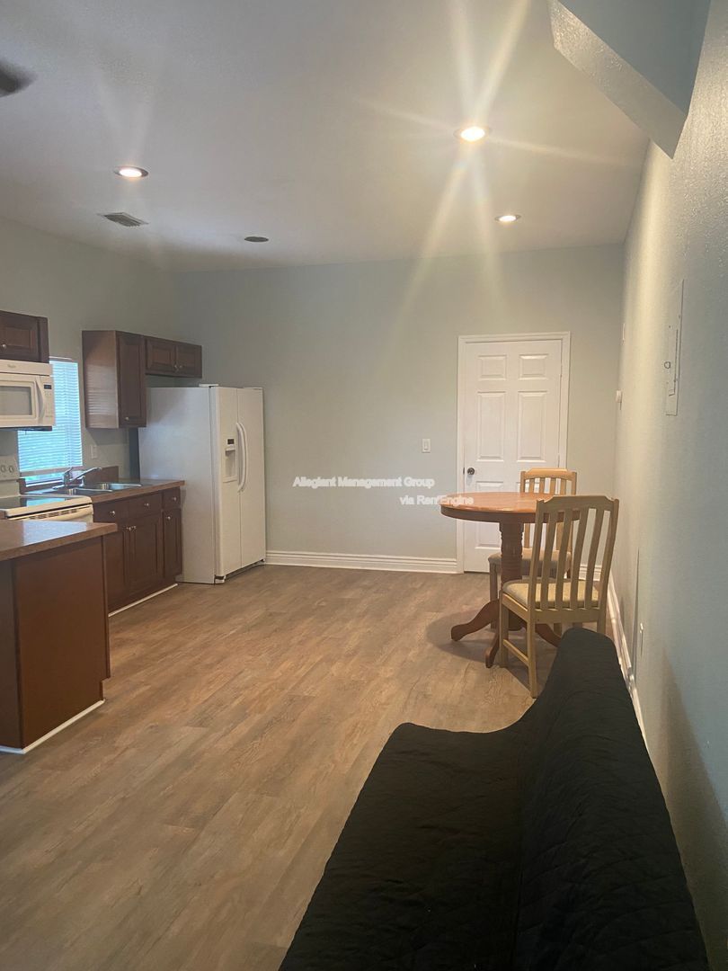 Available Now! 1/1 apartment conveniently located in Downtown Kissimmee property image