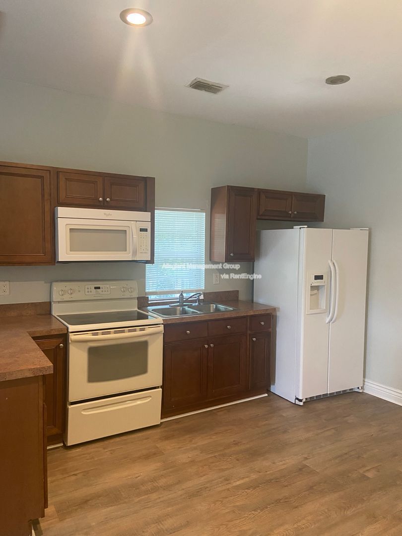 Available Now! 1/1 apartment conveniently located in Downtown Kissimmee property image