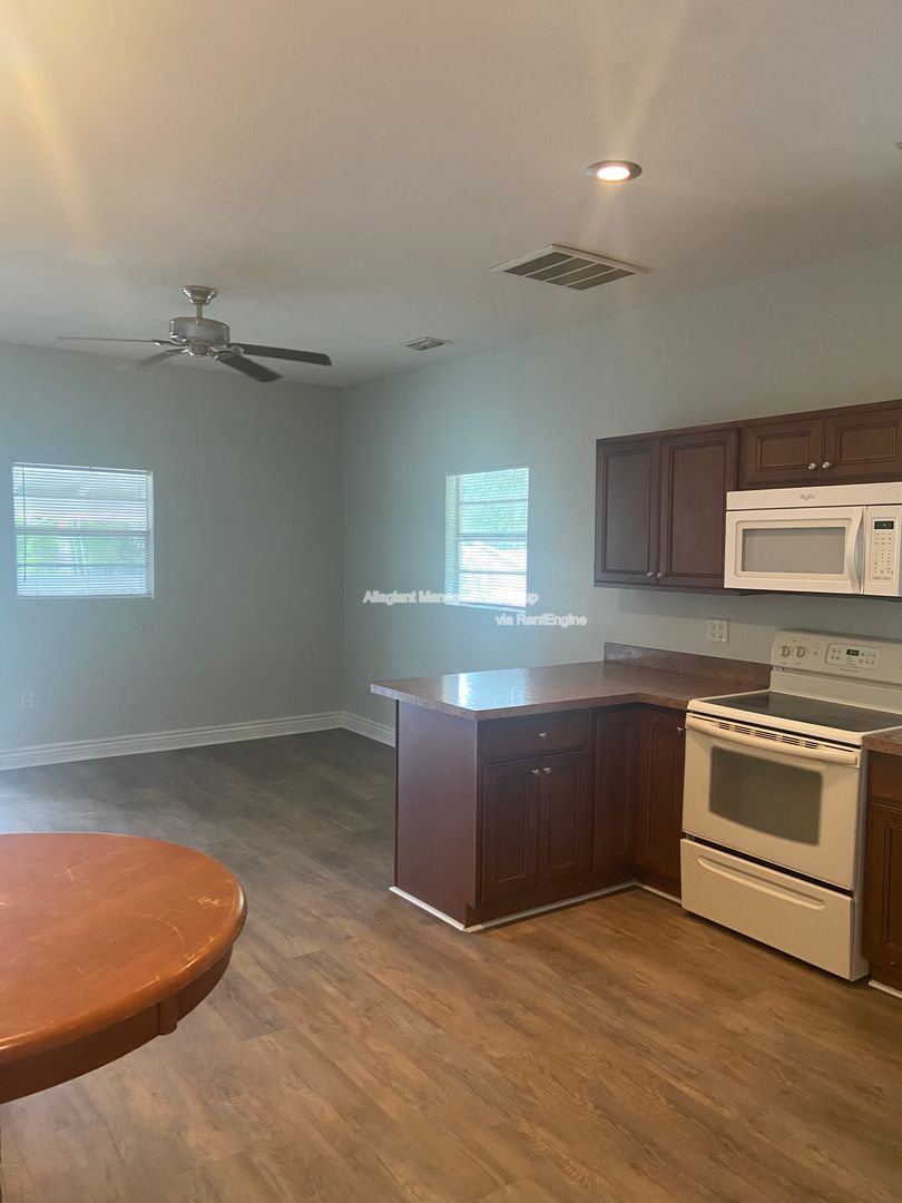 Available Now! 1/1 apartment conveniently located in Downtown Kissimmee property image