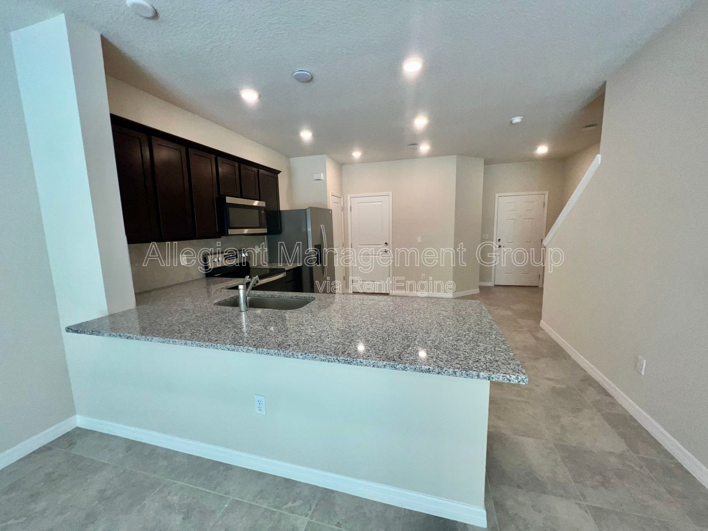 **AVAILABLE NOW** Three Bedroom Townhome for Rent in Kissimmee! property image