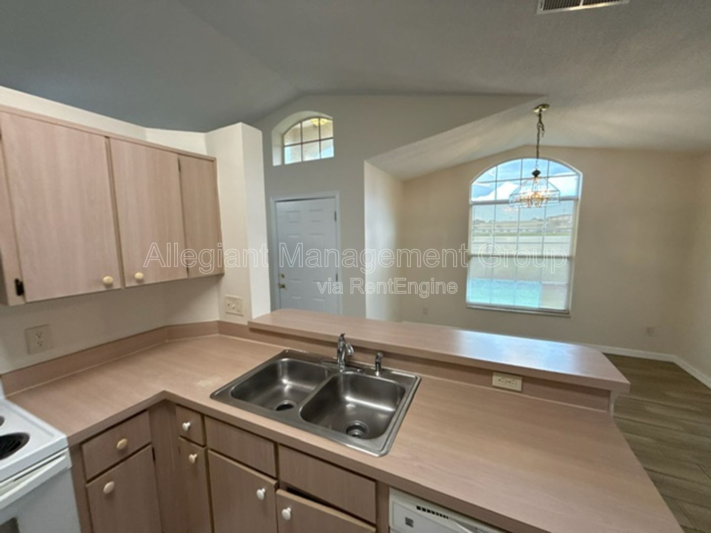 **Move-In-Special** Available now! 3-bedroom, 2 -bathroom home in Kissimmee! property image