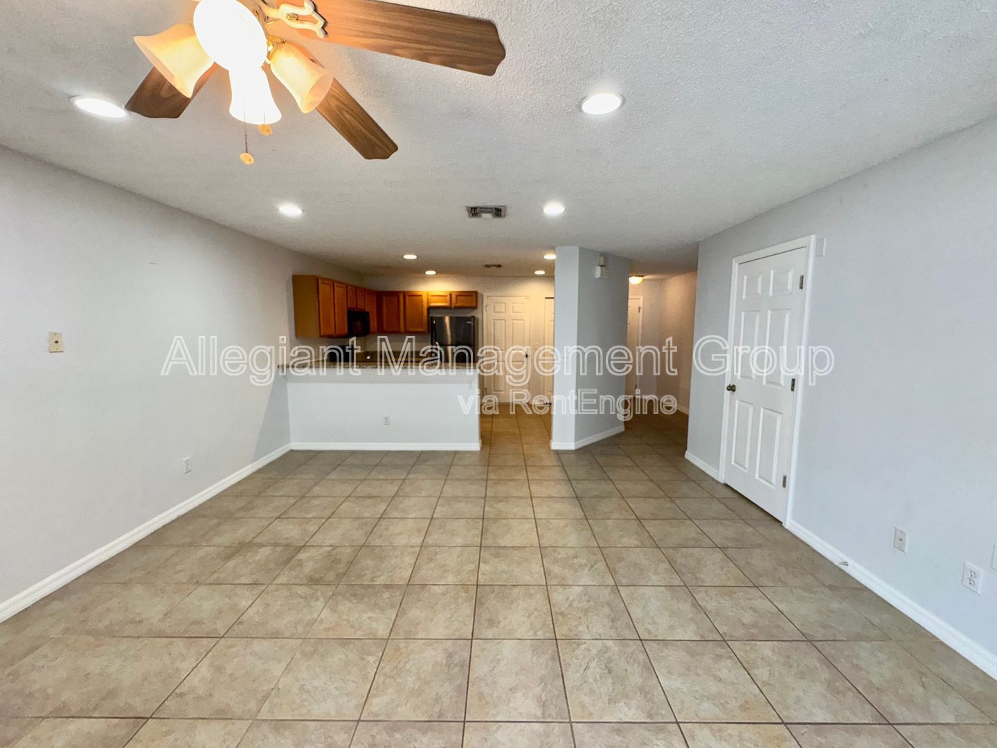 3 Bedroom 2.5 Bathroom Waterford Lakes Townhome For Rent! property image