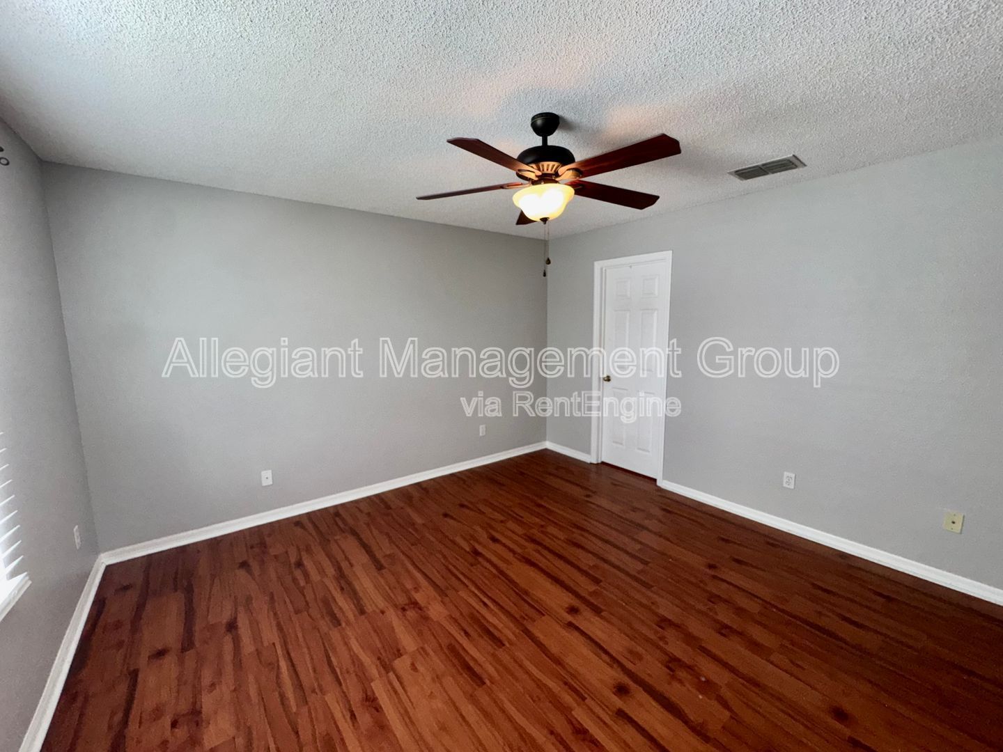 3 Bedroom 2.5 Bathroom Waterford Lakes Townhome For Rent! property image