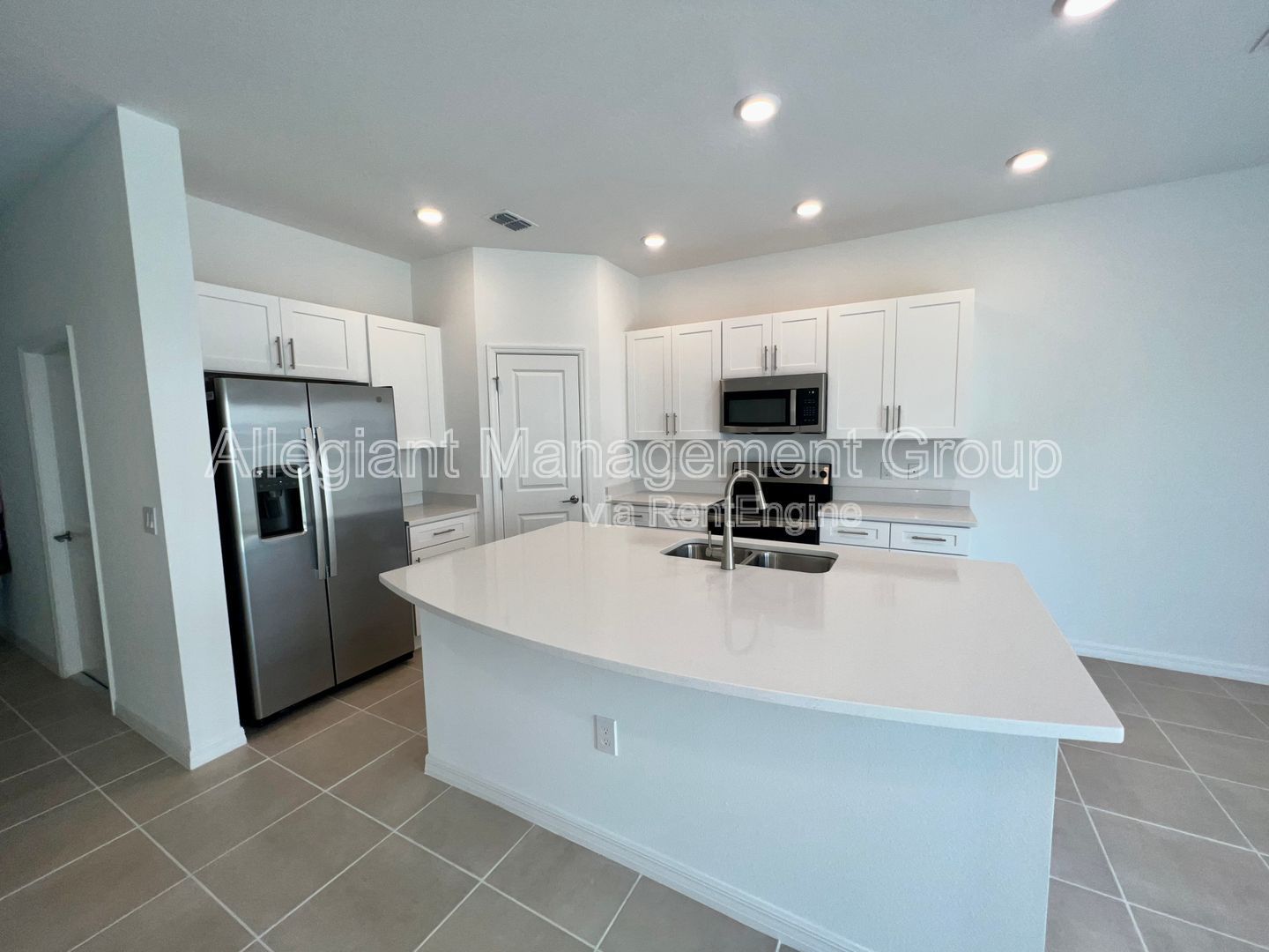 **AVAILABLE NOW** 3 Bedroom Townhome in Kissimmee For Rent! property image