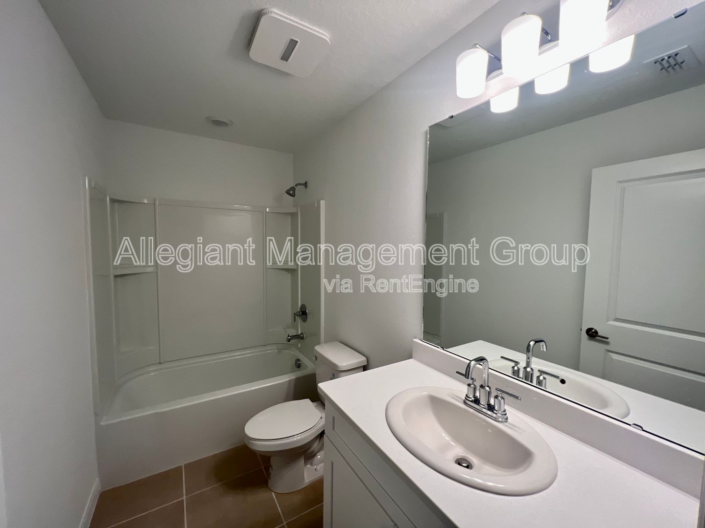 **AVAILABLE NOW** 3 Bedroom Townhome in Kissimmee For Rent! property image