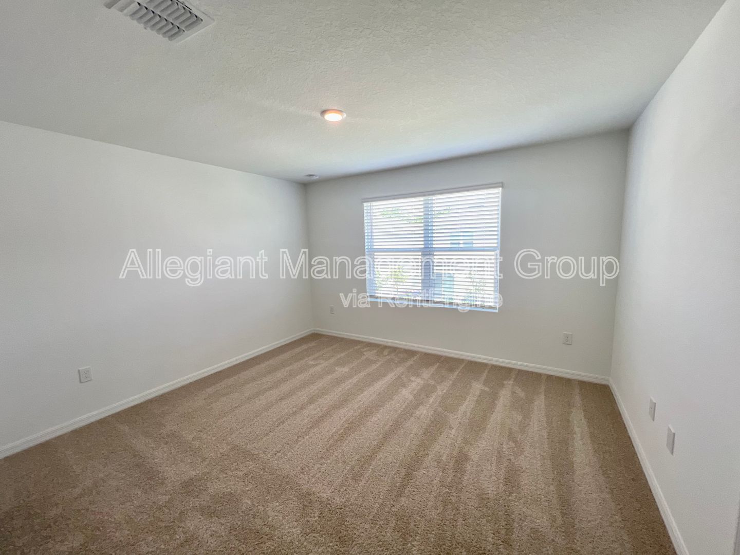 **AVAILABLE NOW** 3 Bedroom Townhome in Kissimmee For Rent! property image