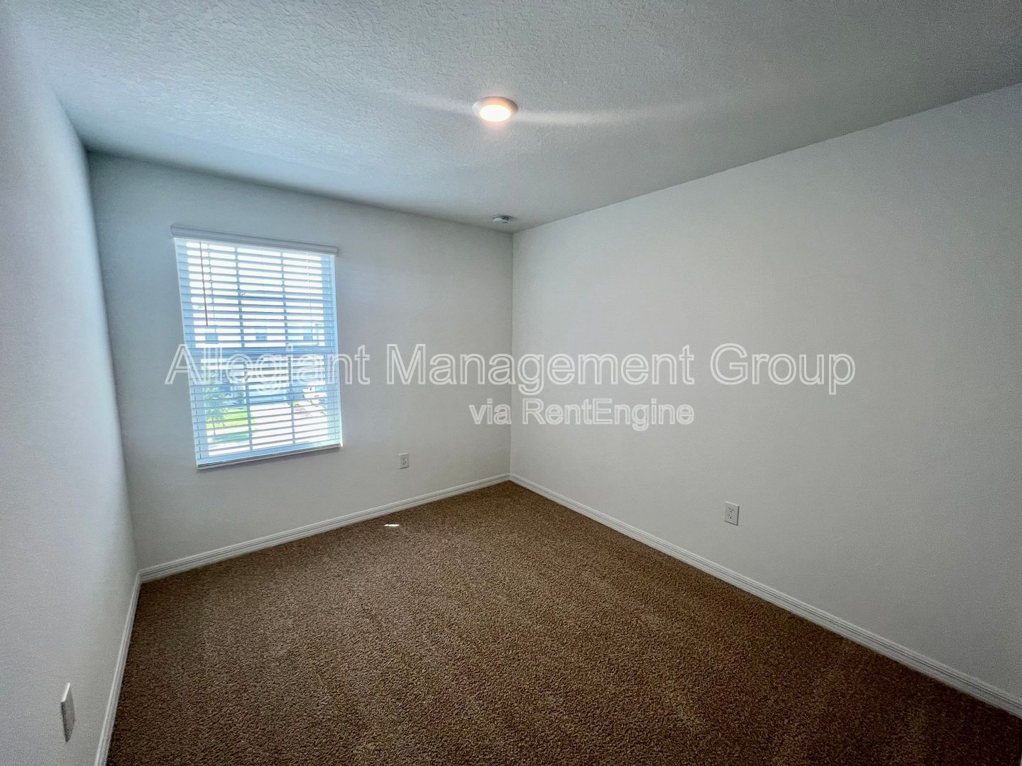 **AVAILABLE NOW** 3 Bedroom Townhome in Kissimmee For Rent! property image