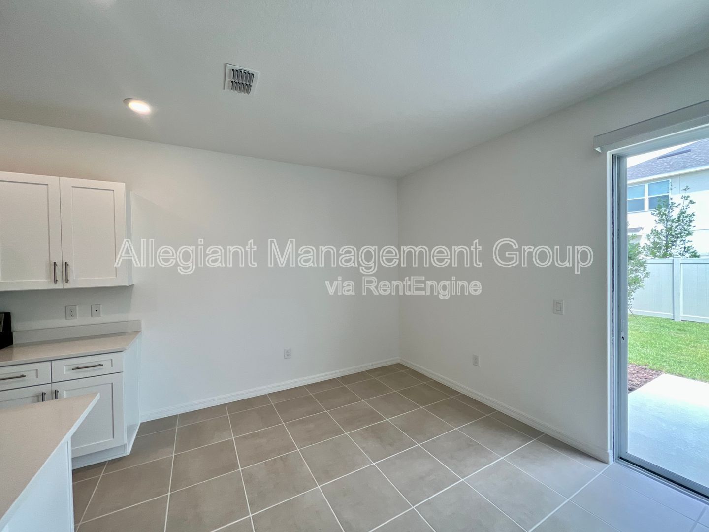 **AVAILABLE NOW** 3 Bedroom Townhome in Kissimmee For Rent! property image