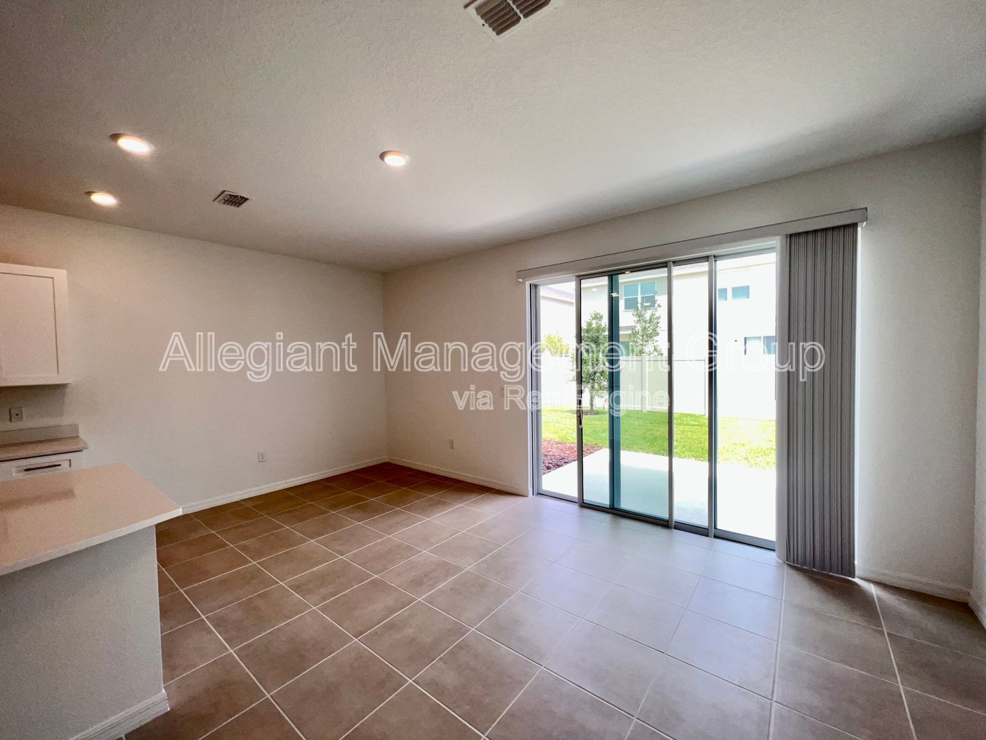 **AVAILABLE NOW** 3 Bedroom Townhome in Kissimmee For Rent! property image