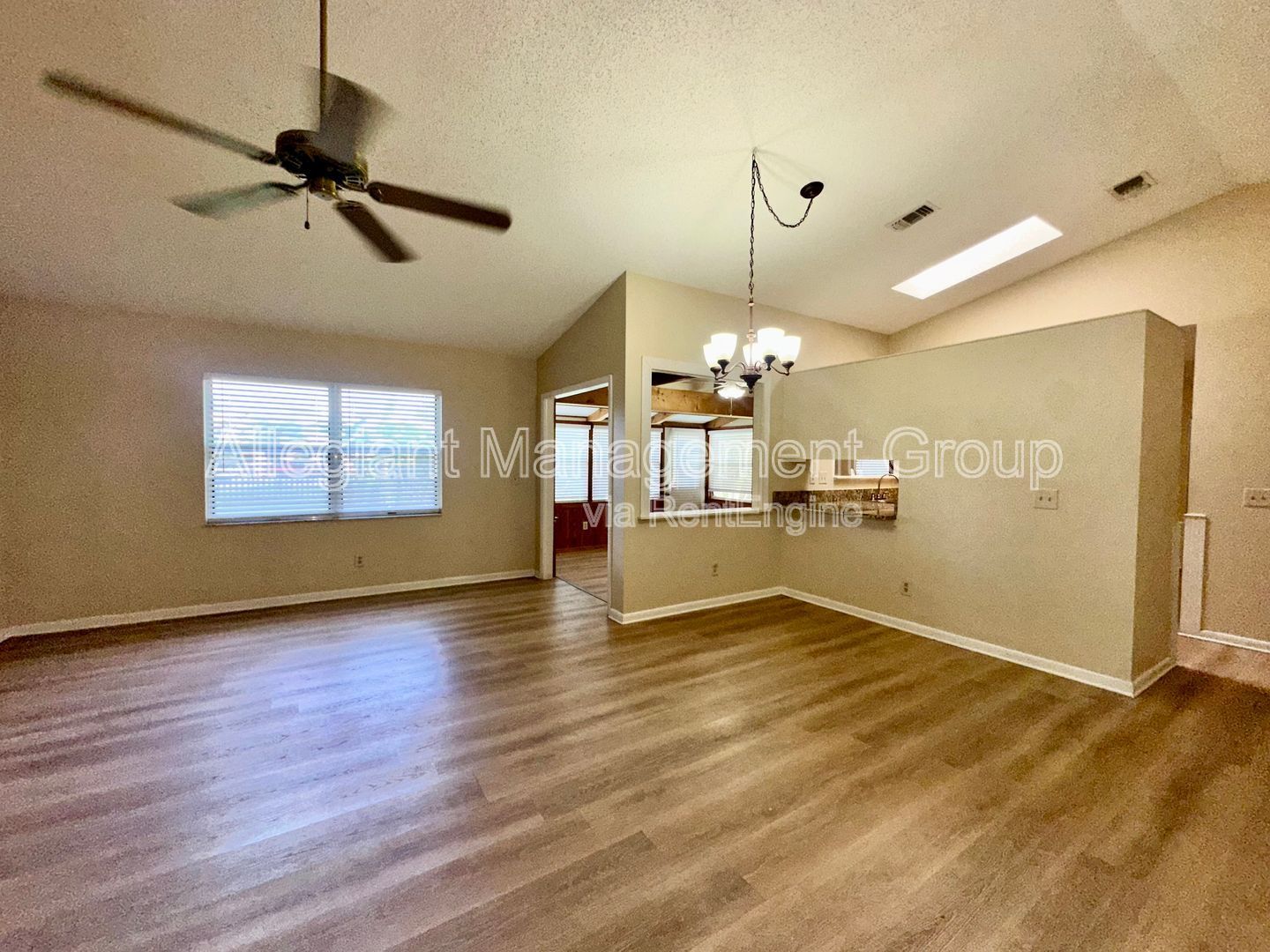 Available Now!! Lovely 3 bedroom 2 bath home available in Kissimmee property image