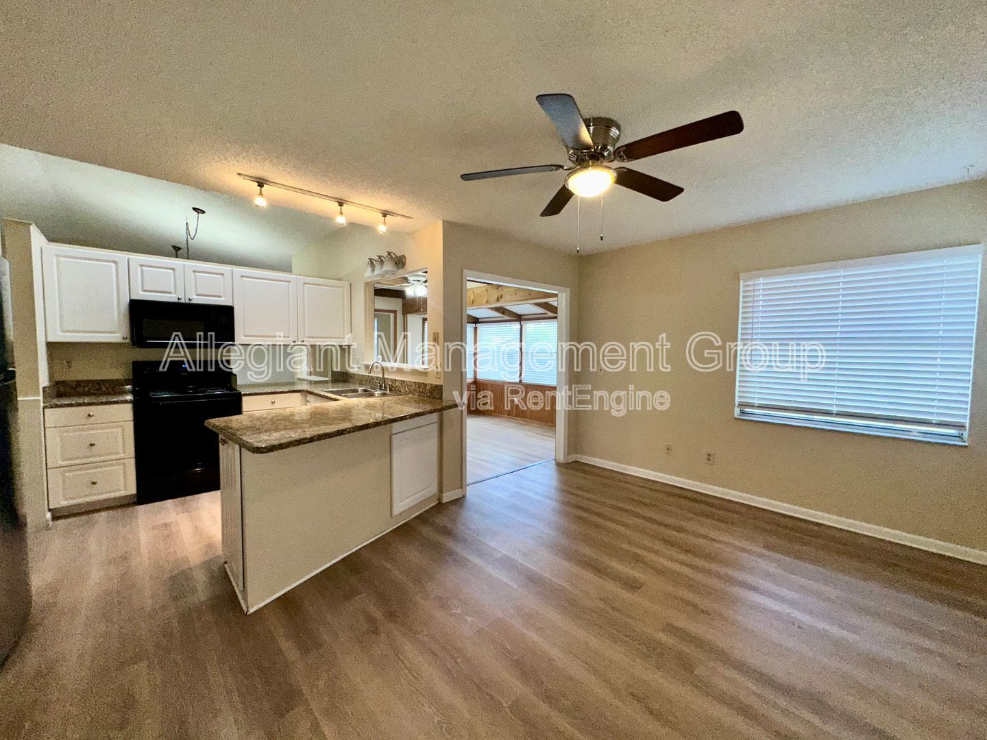 Available Now!! Lovely 3 bedroom 2 bath home available in Kissimmee property image