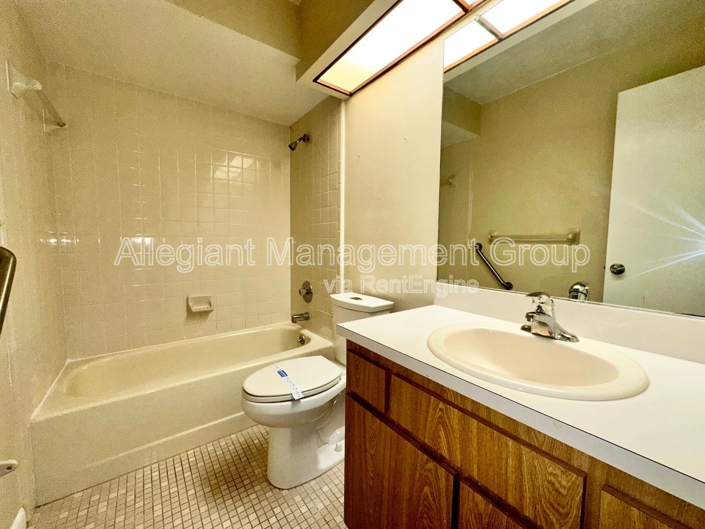 Available Now!! Lovely 3 bedroom 2 bath home available in Kissimmee property image