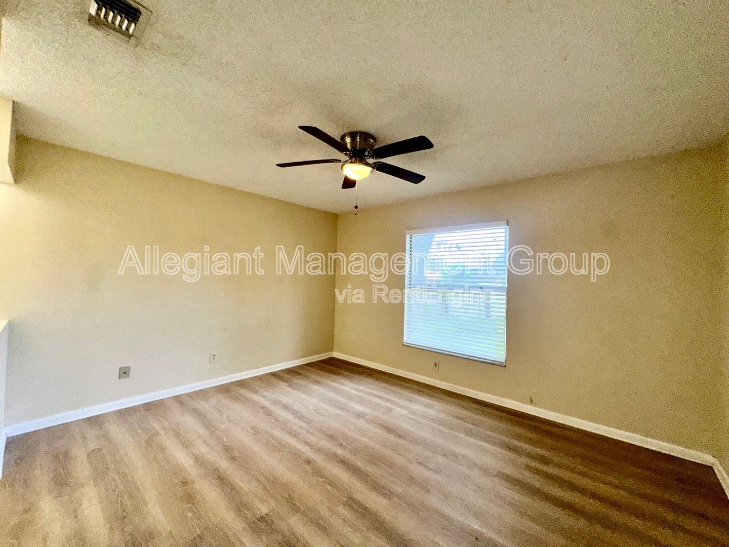 Available Now!! Lovely 3 bedroom 2 bath home available in Kissimmee property image