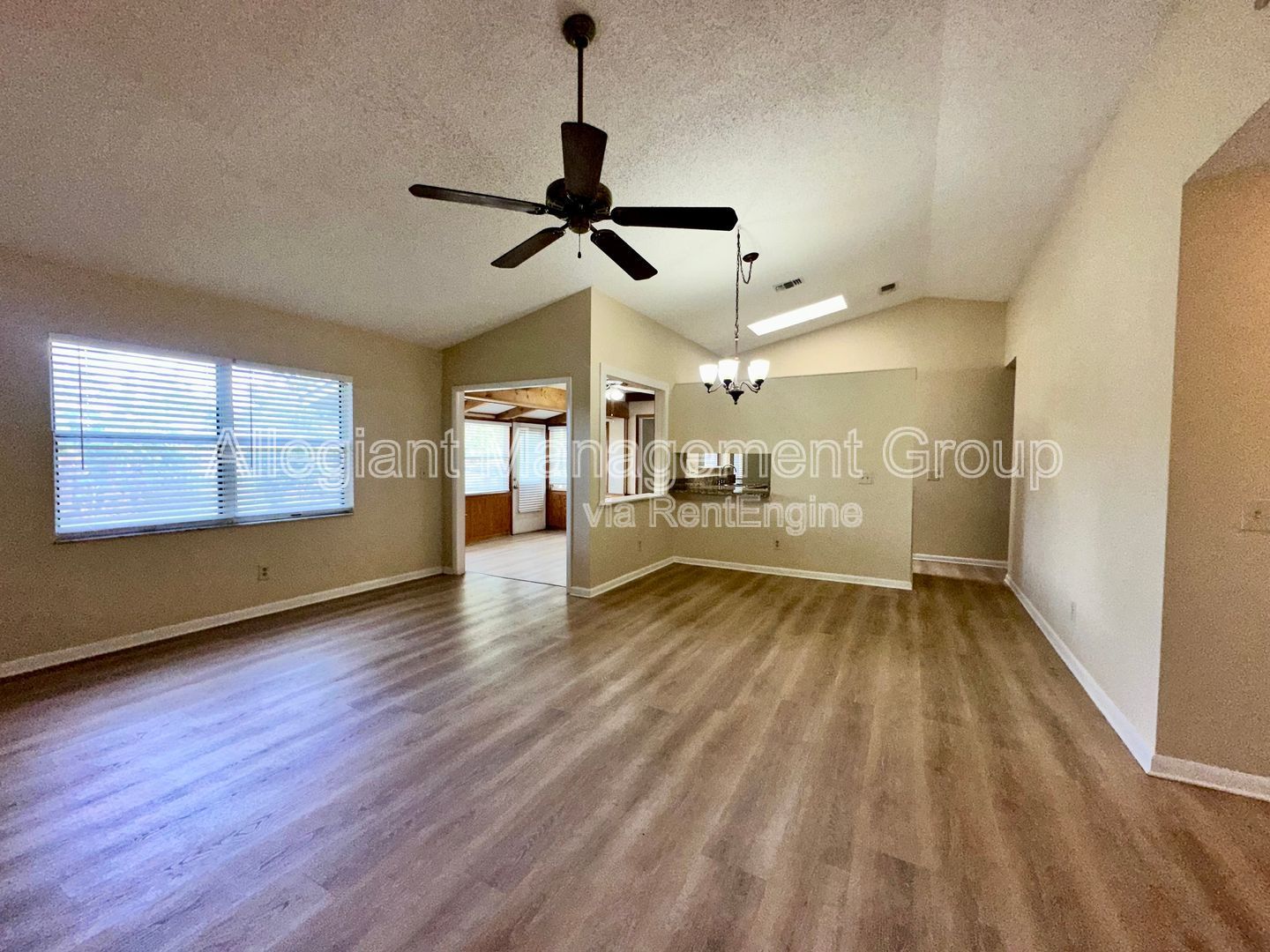 Available Now!! Lovely 3 bedroom 2 bath home available in Kissimmee property image