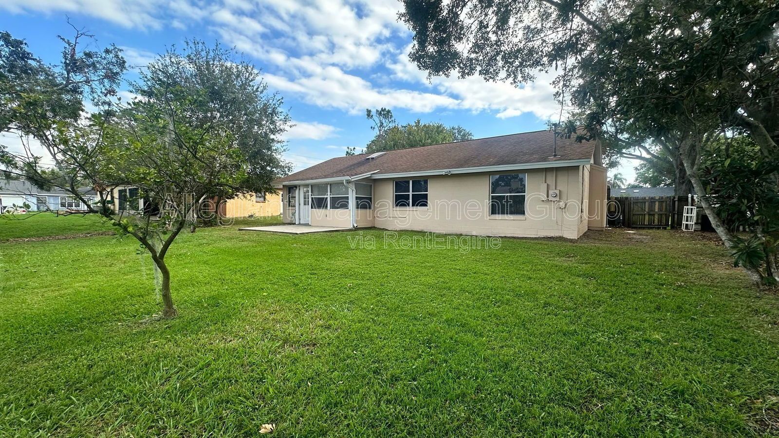 Available Now!! Lovely 3 bedroom 2 bath home available in Kissimmee property image