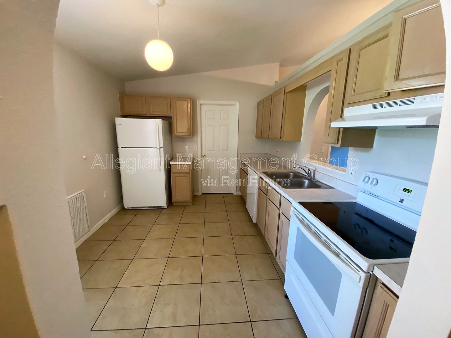 AVAILABLE NOW! UCF Area 3 Bedroom Home For Rent with Lawn Care Included! property image