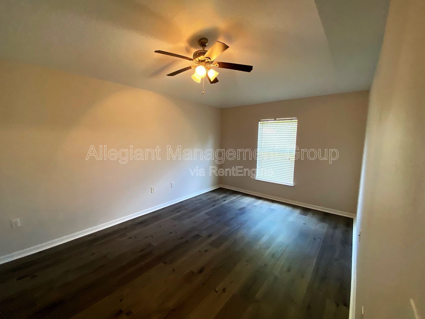 AVAILABLE NOW! UCF Area 3 Bedroom Home For Rent with Lawn Care Included! property image