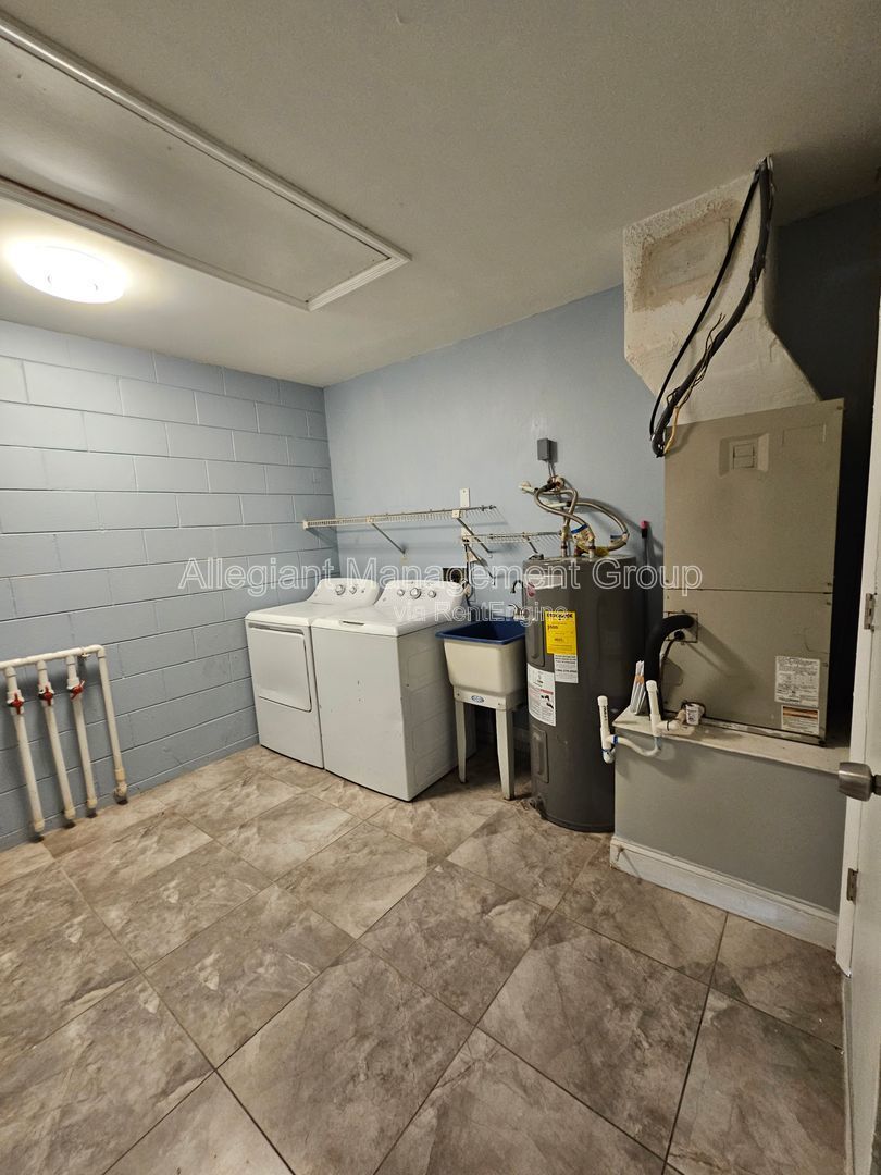 AVAILABLE NOW! 2/2 Single Famly Home W/Converted Garage by Valencia in East Orlando property image