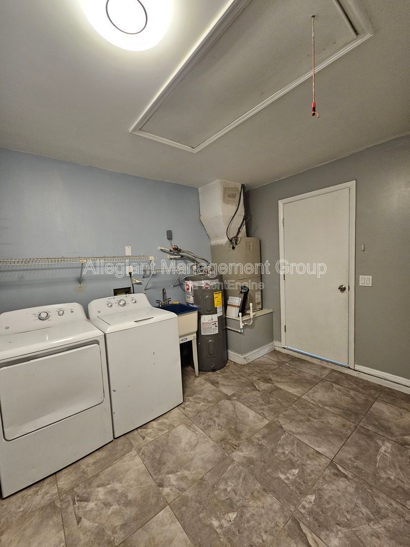 AVAILABLE NOW! 2/2 Single Famly Home W/Converted Garage by Valencia in East Orlando property image