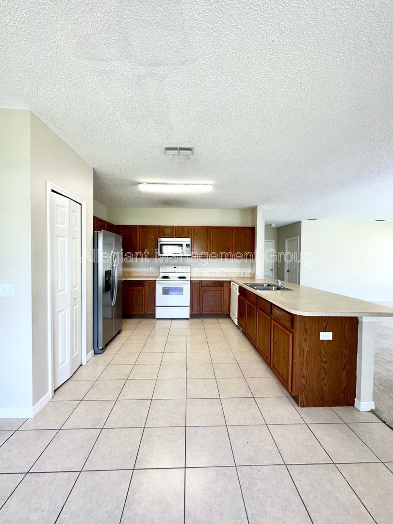 Spacious 4/2.5 Two Story Home For Rent In Poinciana property image