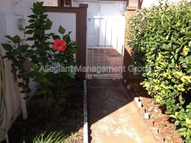 3/2 Duplex In Whisper Lakes Community ~ Fenced Yard ~ property image