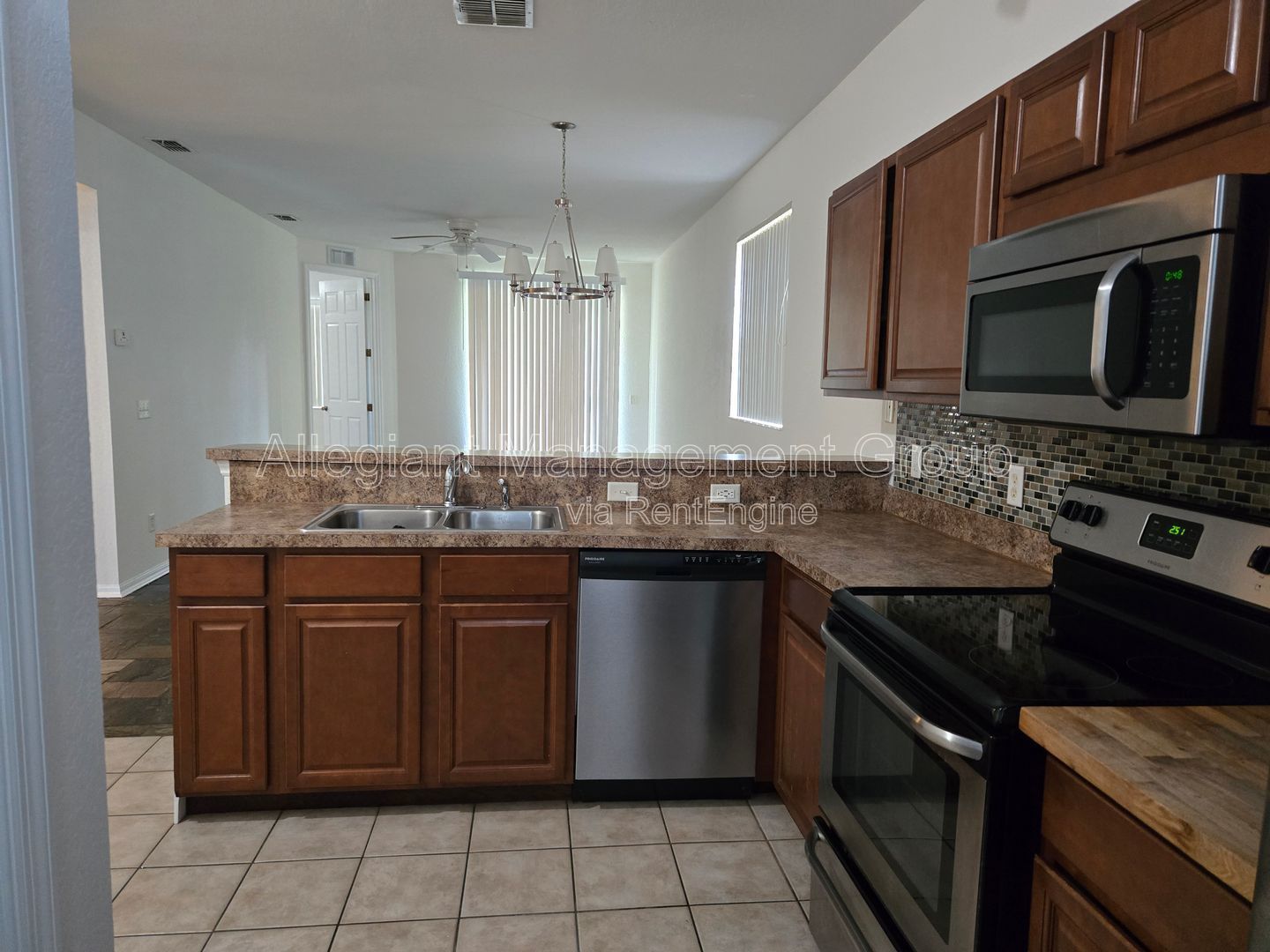 Available now! Resort Style Living~ 2/2 Condo In Lake Marion Golf Resort ~ First Floor Unit ~ property image