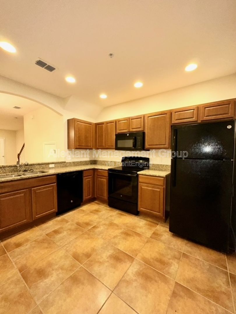 3 Bedroom 2.5 Bath Two Story Townhome For Rent In Ocoee! property image