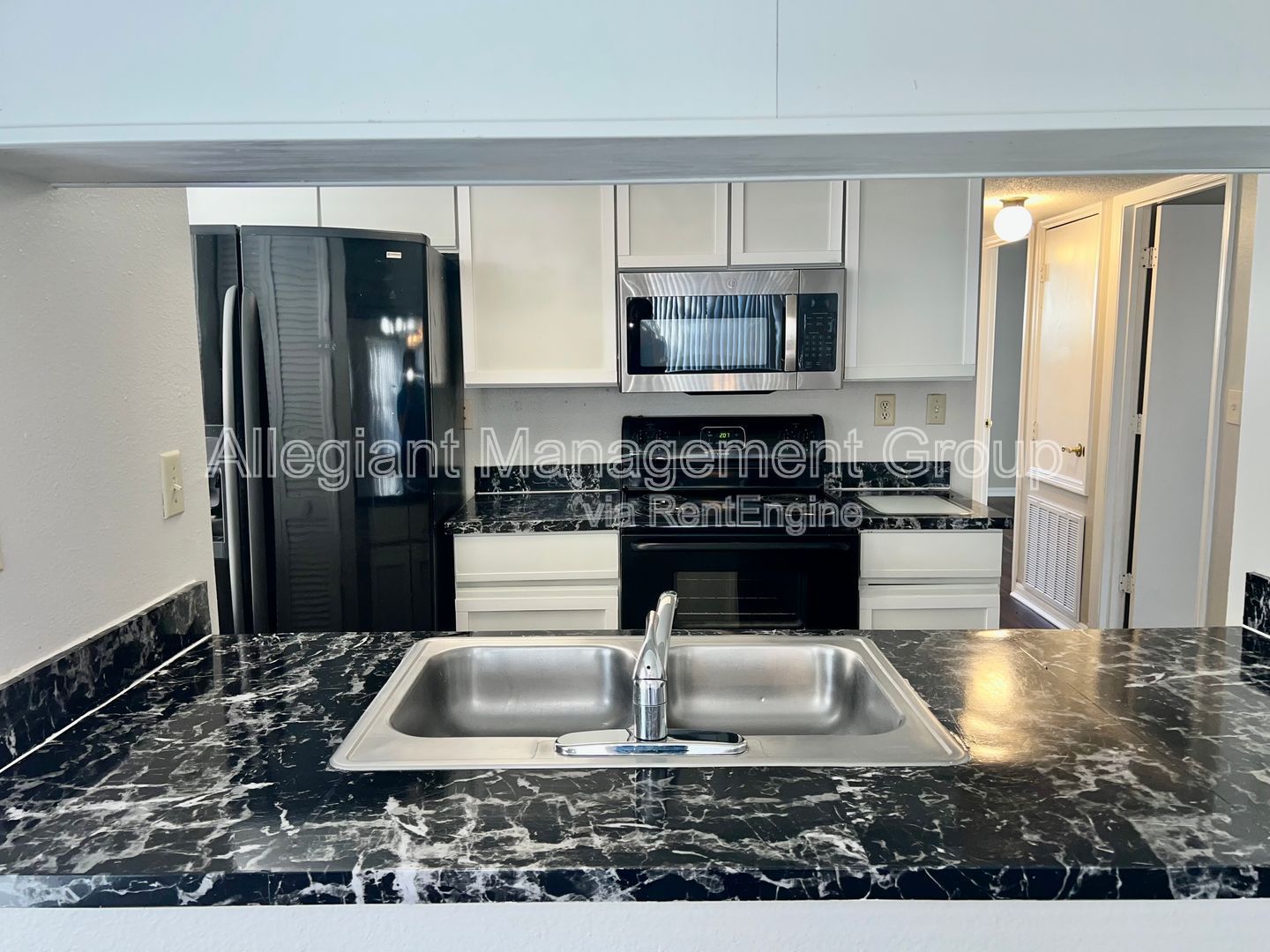 Three Bedroom Two Bathroom Condo For Rent in Kissimmee at Villas at Shadow Bay For Rent! property image