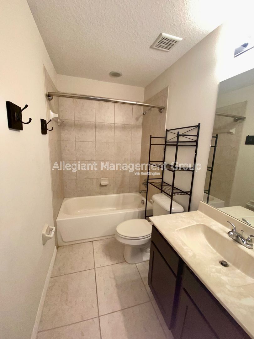 **COMING SOON** Three Bedroom Townhome for Rent in Saint Cloud **Gated Community** property image