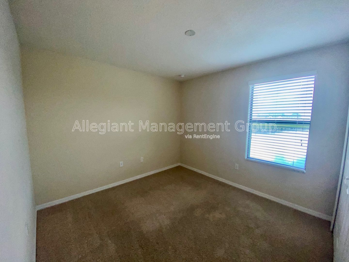 **COMING SOON** Three Bedroom Townhome for Rent in Saint Cloud **Gated Community** property image