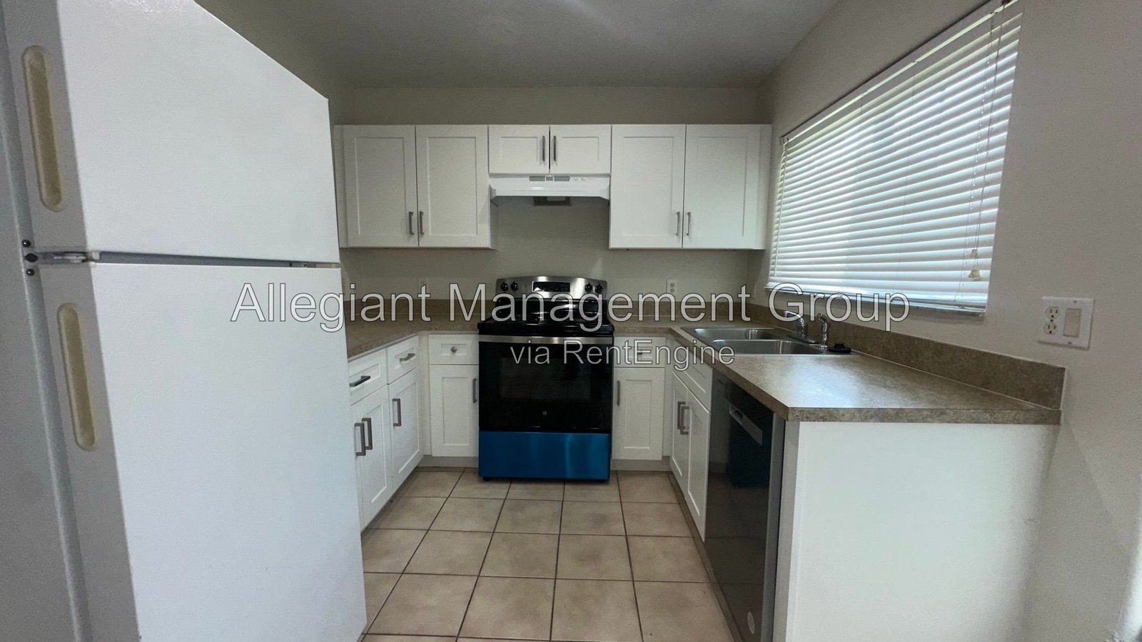 **MOVE IN SPECIAL** 3/2 Condo in the Osprey Cove Subdivision with a view of the pool! property image