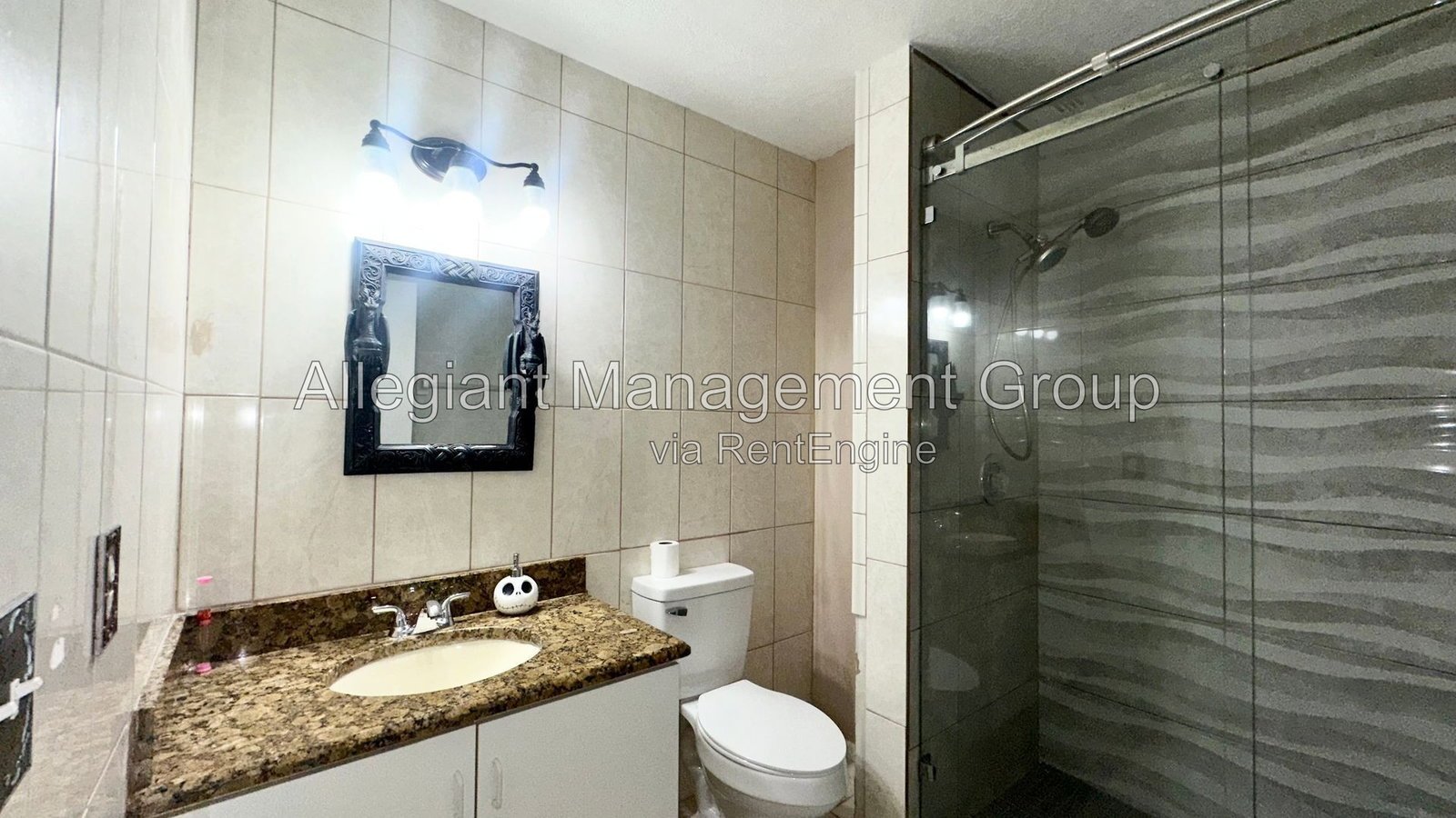 AVAILABLE NOW! 4/2 Home with a screened-in pool For Rent in Davenport! property image
