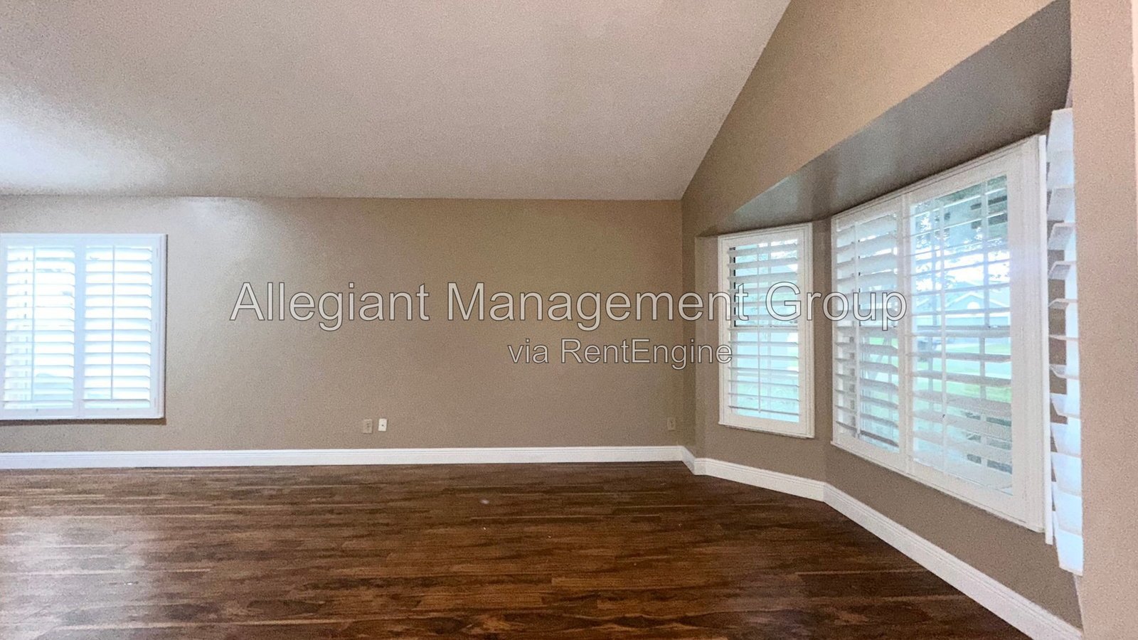Orlando Home with 2-Car Garage & Spacious Driveway. property image