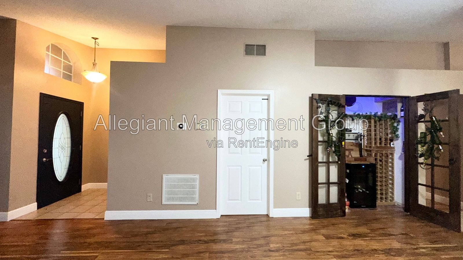 Orlando Home with 2-Car Garage & Spacious Driveway. property image
