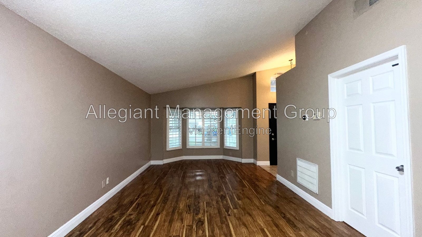 Orlando Home with 2-Car Garage & Spacious Driveway. property image