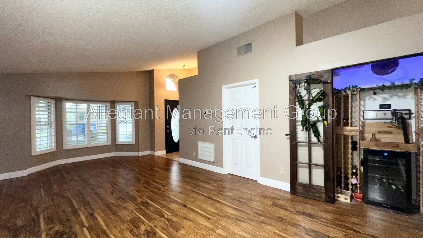 Orlando Home with 2-Car Garage & Spacious Driveway. property image