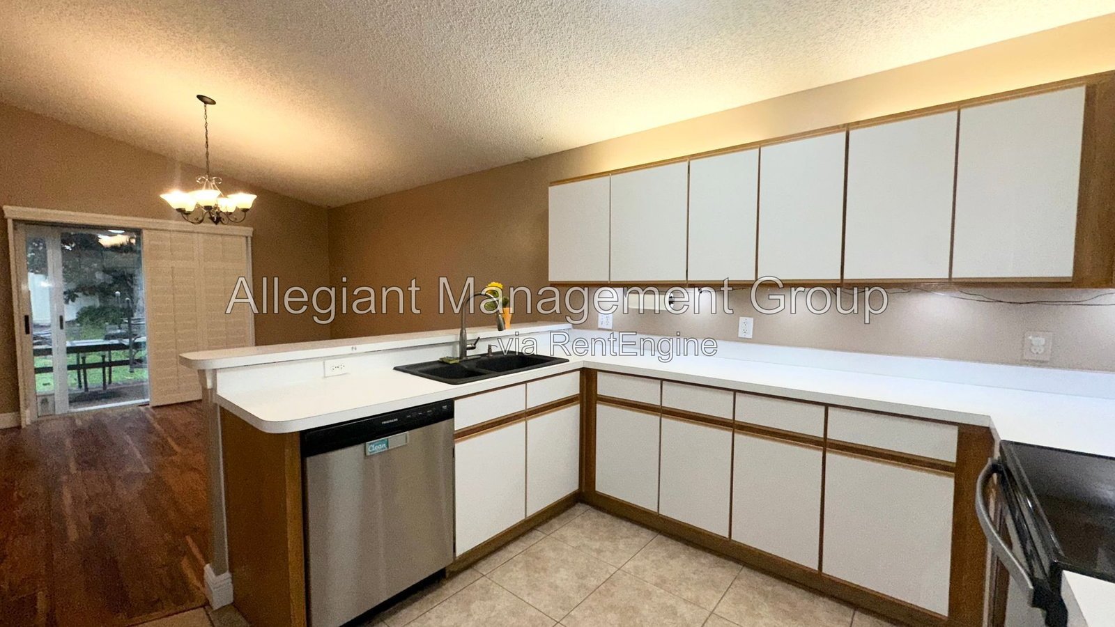 Orlando Home with 2-Car Garage & Spacious Driveway. property image