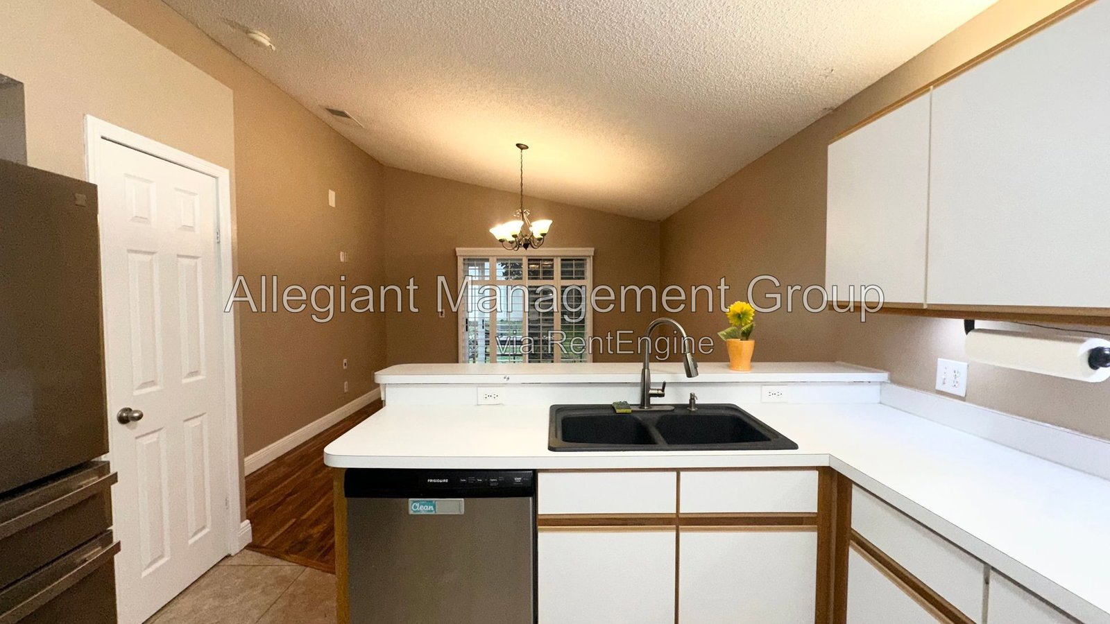 Orlando Home with 2-Car Garage & Spacious Driveway. property image