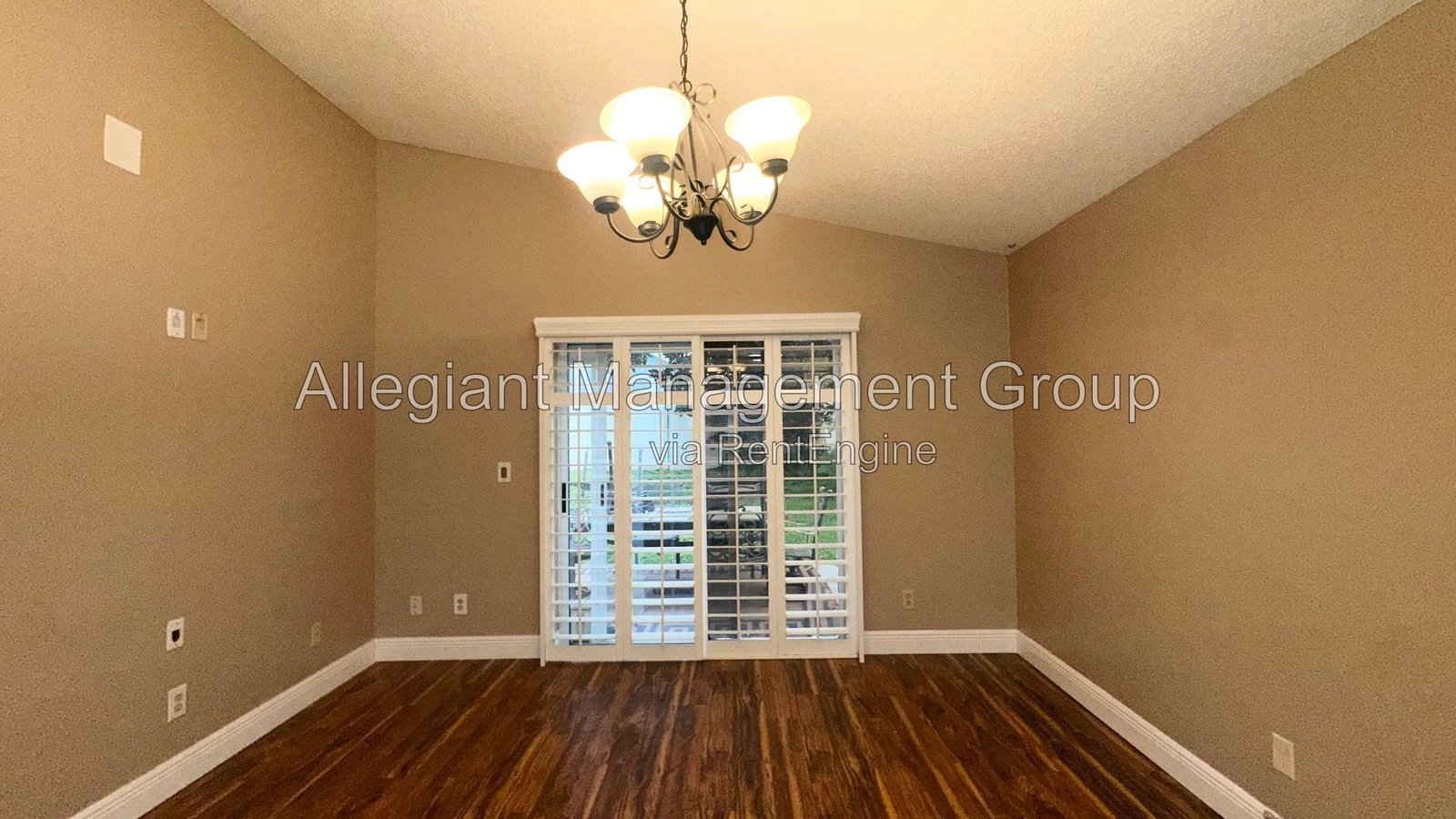 Orlando Home with 2-Car Garage & Spacious Driveway. property image