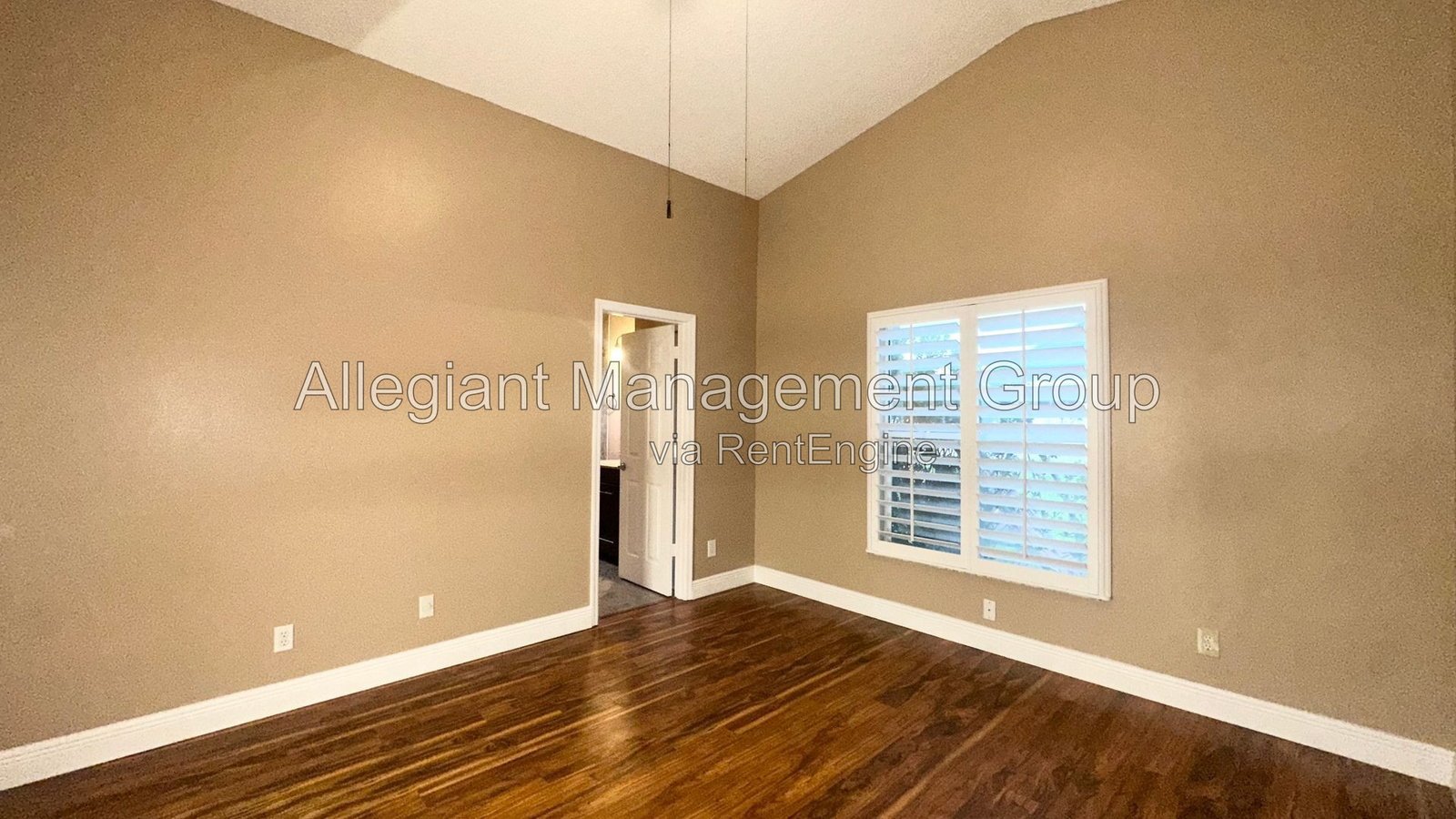 Orlando Home with 2-Car Garage & Spacious Driveway. property image