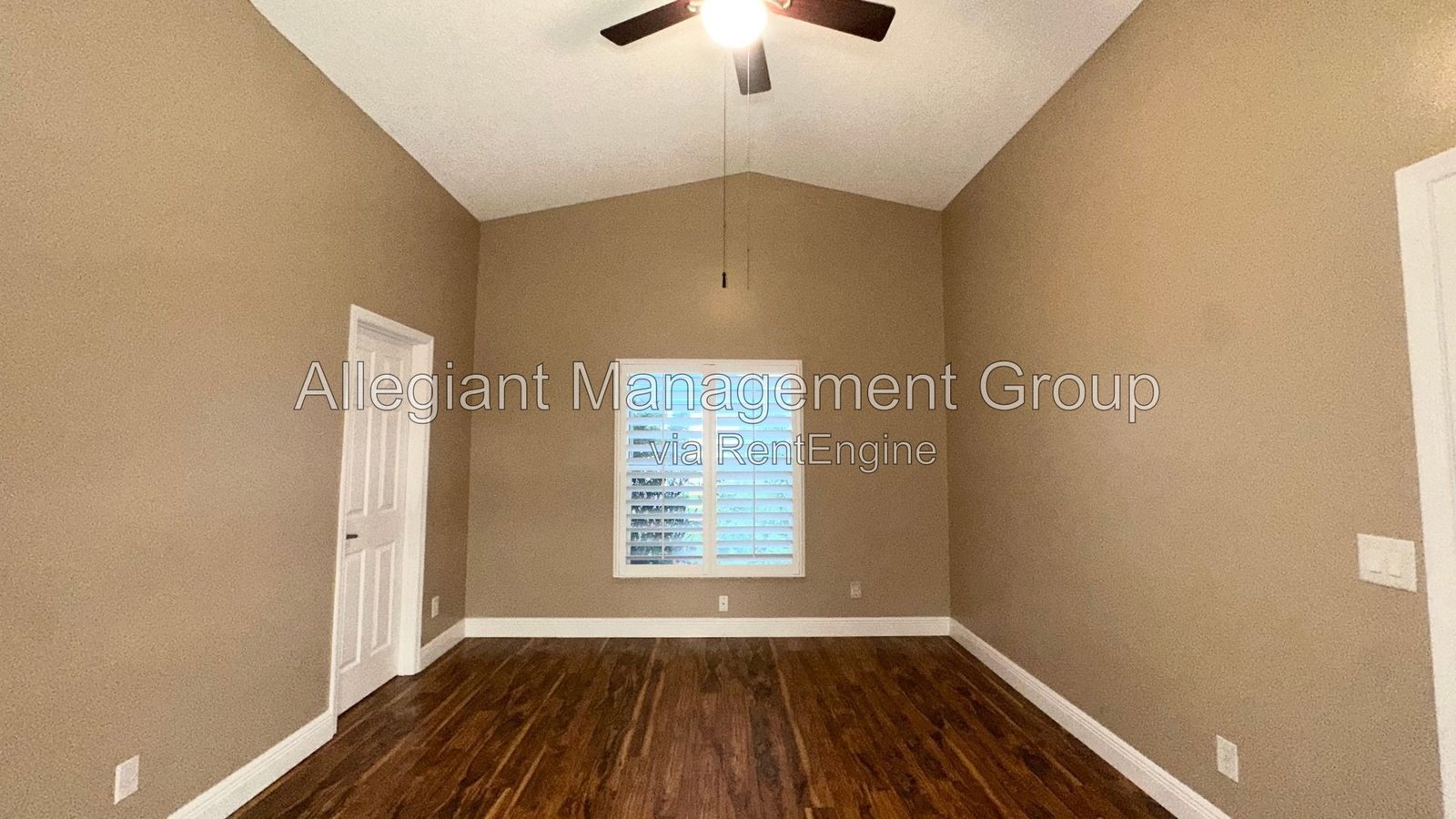 Orlando Home with 2-Car Garage & Spacious Driveway. property image