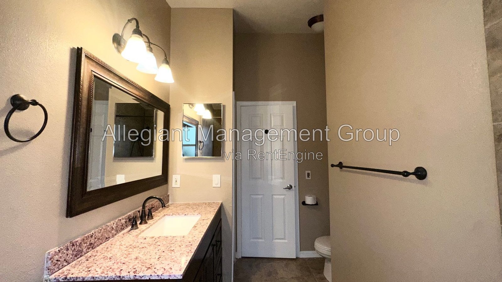 Orlando Home with 2-Car Garage & Spacious Driveway. property image