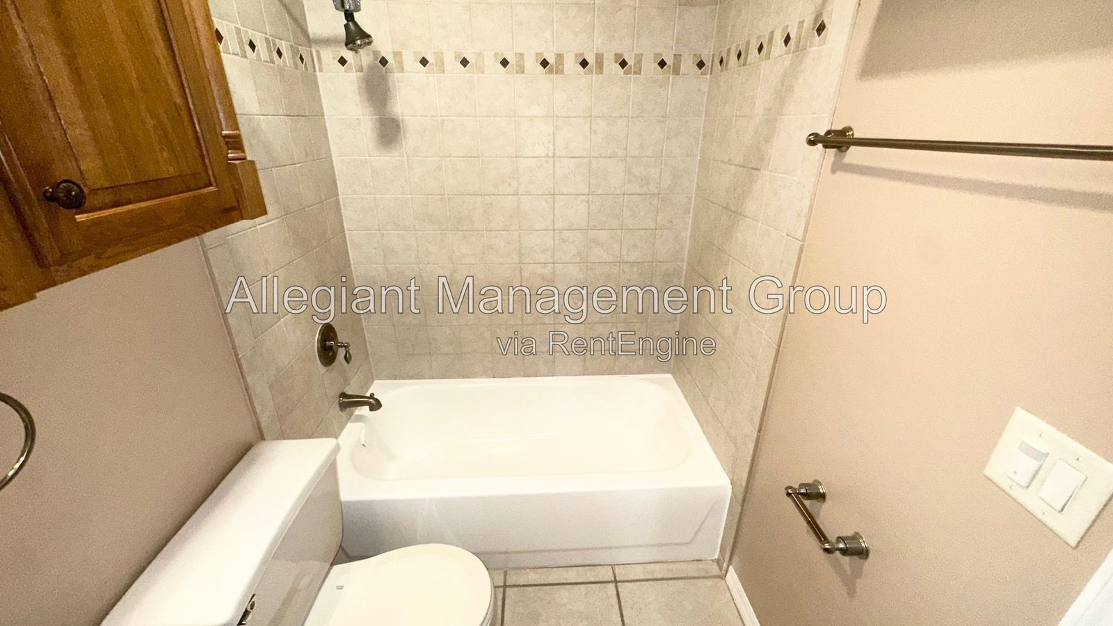 Orlando Home with 2-Car Garage & Spacious Driveway. property image