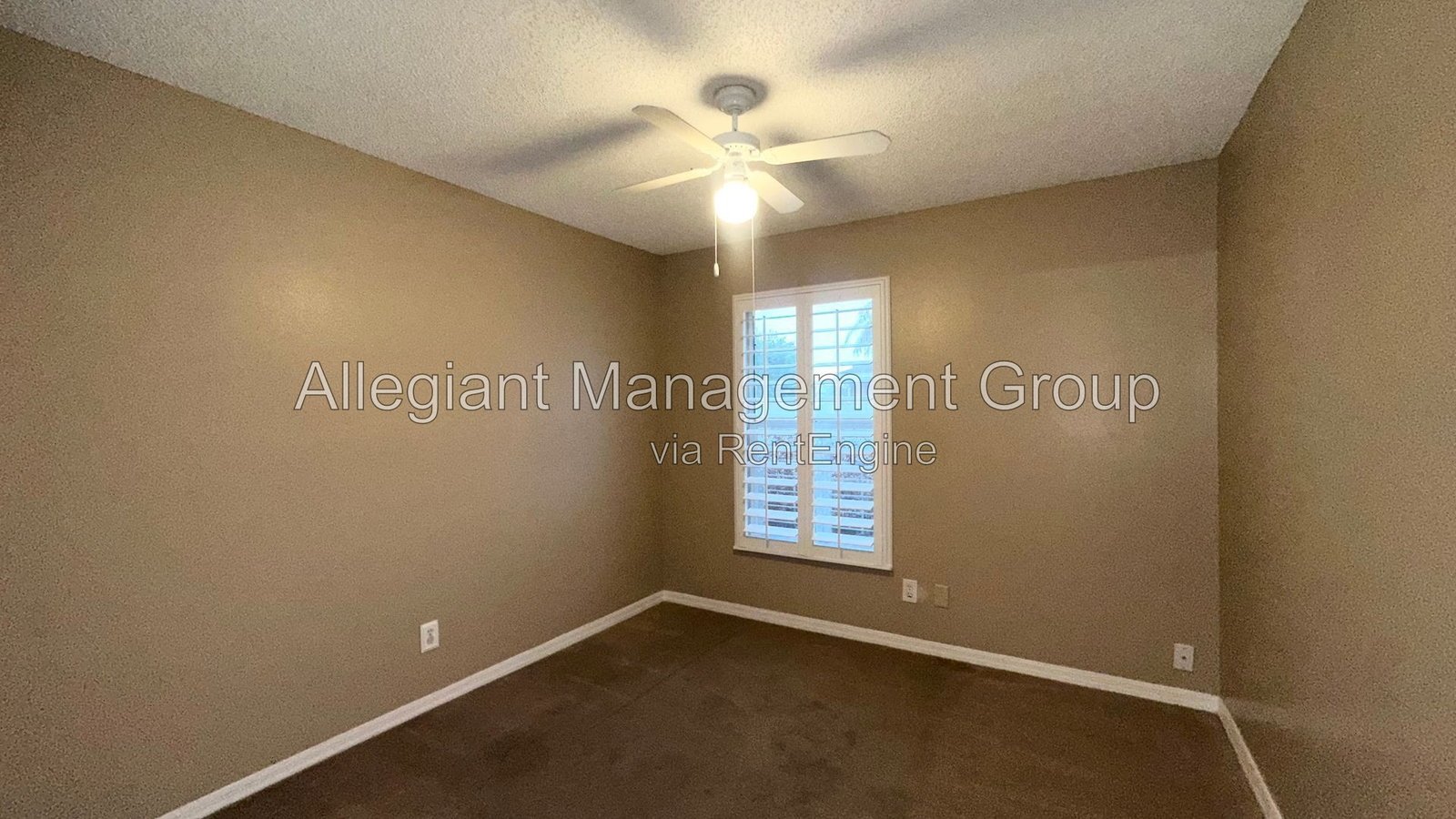 Orlando Home with 2-Car Garage & Spacious Driveway. property image