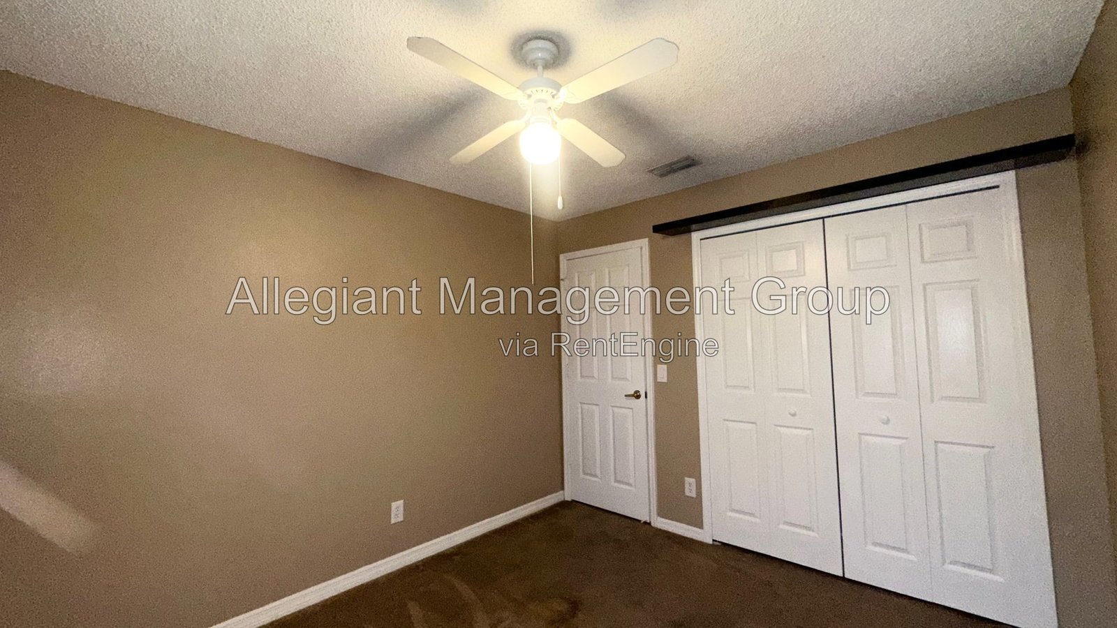 Orlando Home with 2-Car Garage & Spacious Driveway. property image