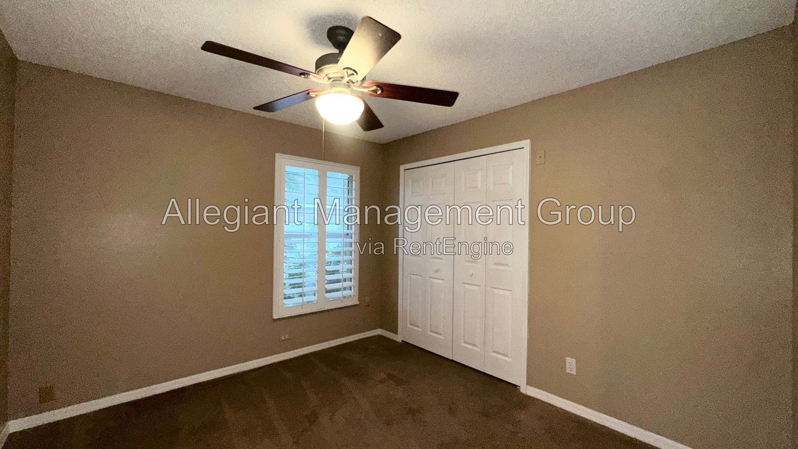 Orlando Home with 2-Car Garage & Spacious Driveway. property image