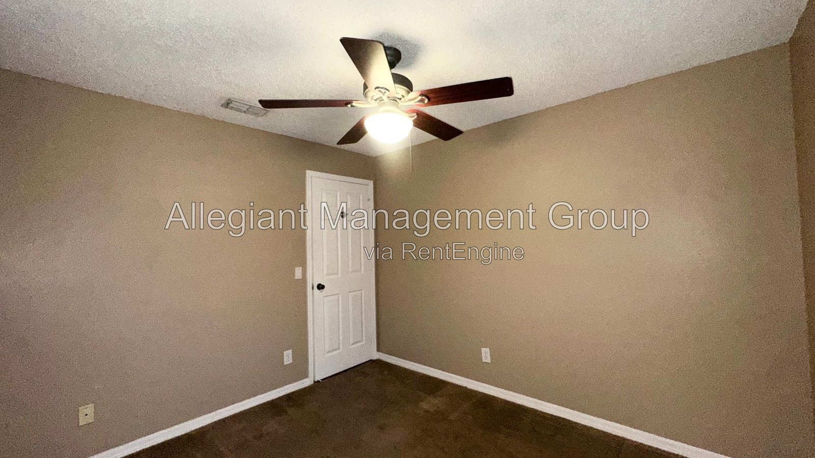 Orlando Home with 2-Car Garage & Spacious Driveway. property image