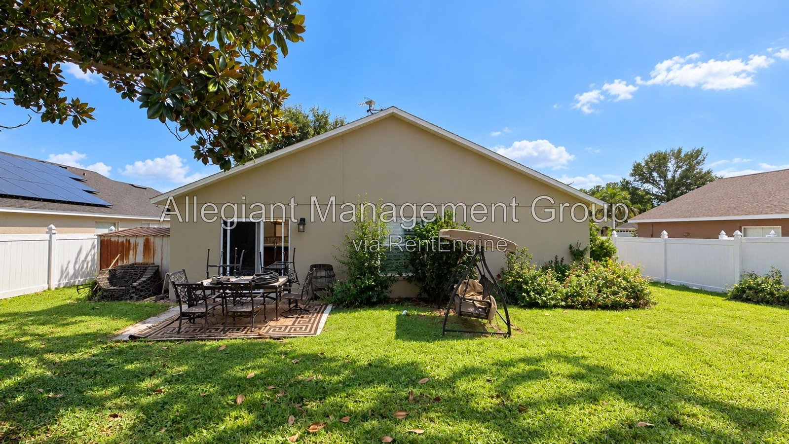 Orlando Home with 2-Car Garage & Spacious Driveway. property image